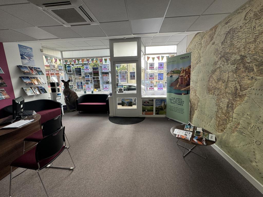 Lot: 146 - MIXED USE INVESTMENT WITH HIGH YIELD - View of the shop front taken from the back